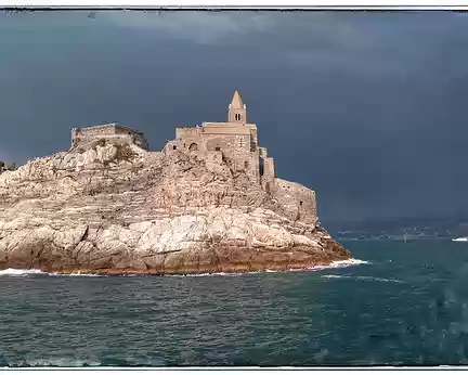 132 St Pierre vu de la mer. L’orage menace.